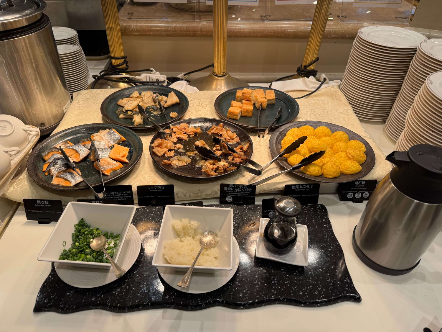 焼き魚コーナー（焼き鮭・ホッケ・豚バラにんにく焼き・栃尾あぶらげ・明石焼き）
